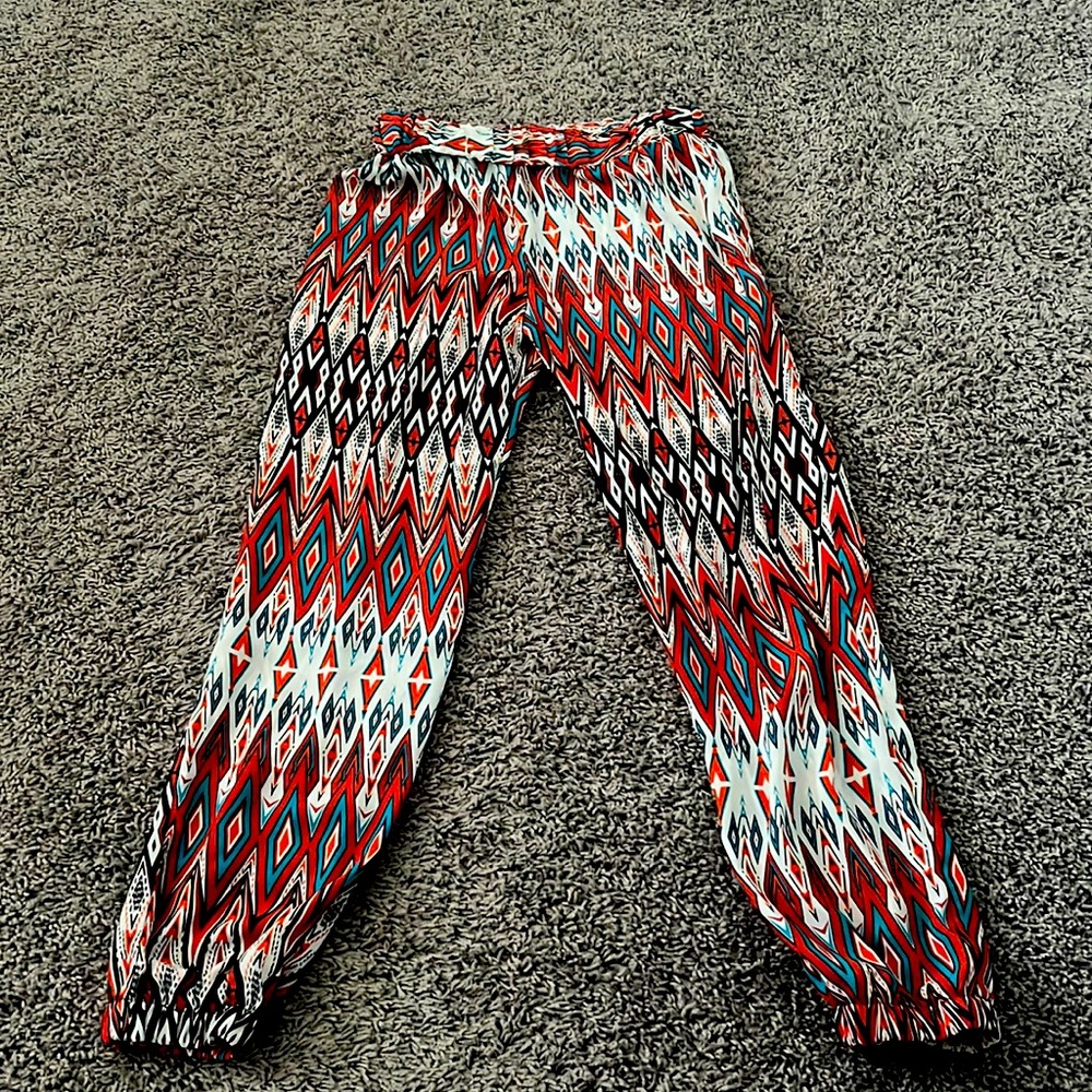 Aztecan design pants very light, very flowy and airy
